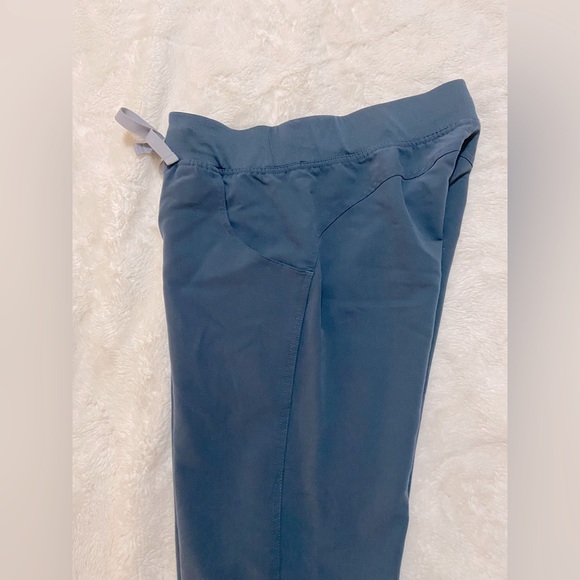 Figs Scrub bottoms XS in Dark Harbor - Picture 3 of 8